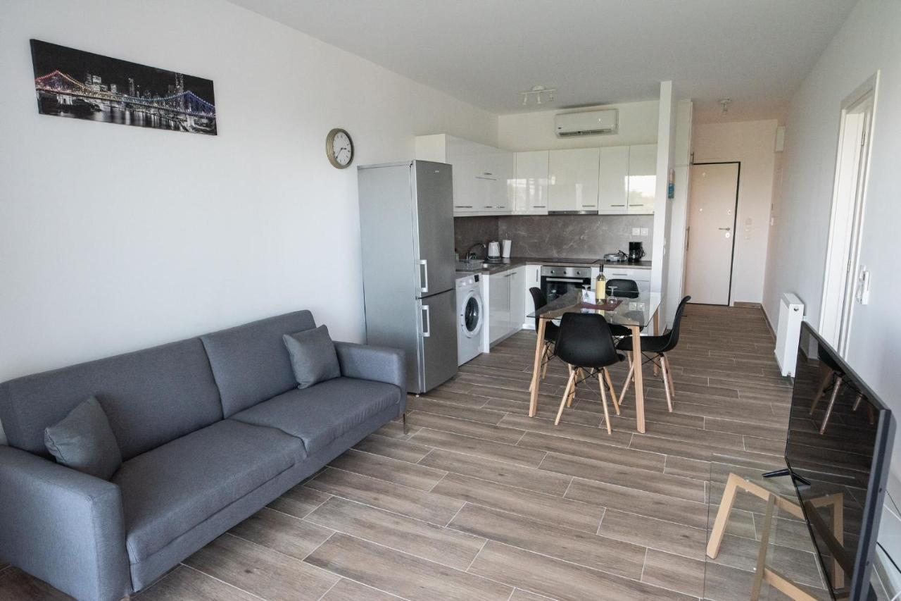 Cozy Apartment In Palaio Faliro With A Great View 아테네 외부 사진